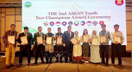 ASEAN ehrt zwei Öko-Schulen und zwei junge Öko-Meister Vietnams - ảnh 1