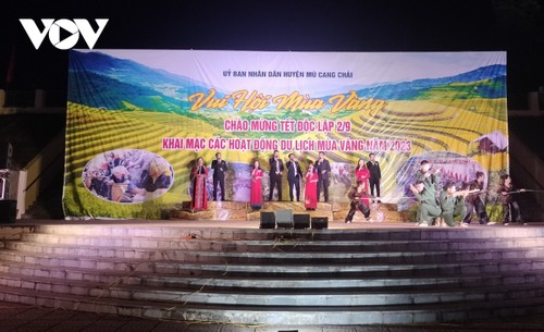 Eröffnung des Tourismusprogramms „gelbene Reissaison“ in Mu Cang Chai 2023 - ảnh 1