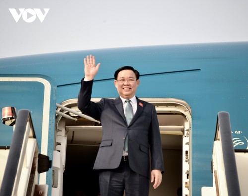 Parlamentspräsident Vuong Dinh Hue beginnt Besuch in Bulgarien - ảnh 1