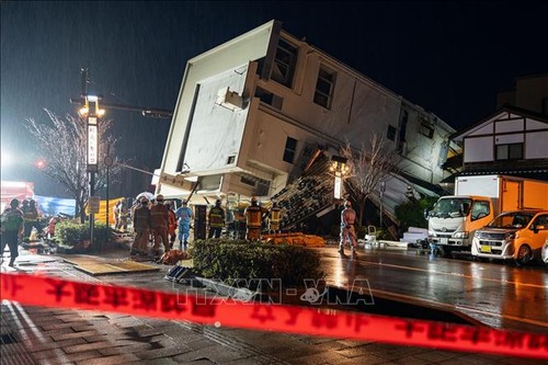 Wettlauf mit der Zeit: Japan setzt Suche nach Überlebenden des Erdbebens fort - ảnh 1