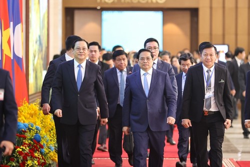 Premierminister Pham Minh Chinh und sein laotischer Amtskollege leiten vietnamesisch-laotische Regierungskommission - ảnh 1
