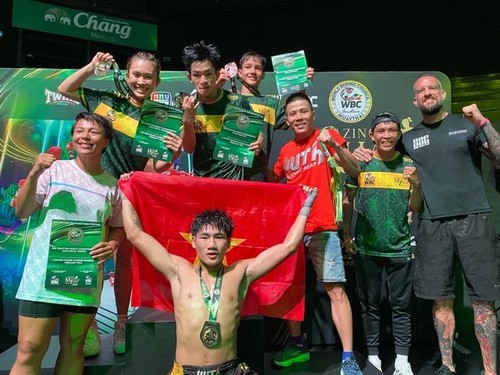 Muay Thai-Kämpfer Pham Binh Minh gewinnt Goldmedaille beim WBC Amazing Muay Thai World Festival - ảnh 1