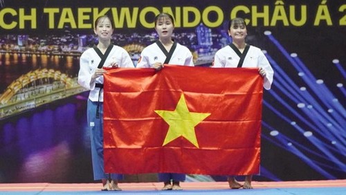 Drei vietnamesische Taekwondo-Kämpferinnen gewinnen eine Goldmedaille bei Taekwondo-Asienmeisterschaft 2024 - ảnh 1