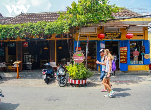 Europäer wählen Vietnam als beliebtes Reiseziel im Sommer - ảnh 1