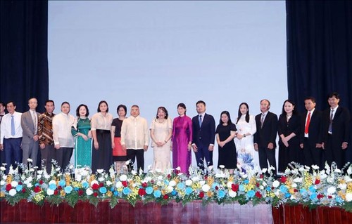 Ho-Chi-Minh-Stadt feiert 48. Jahrestag der Aufnahme diplomatischer Beziehungen zwischen Vietnam und den Philippinen - ảnh 1