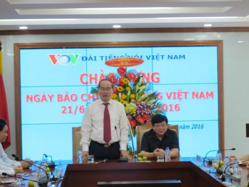 越南祖国阵线将继续与媒体在监督和社会论证工作中良好配合 - ảnh 1