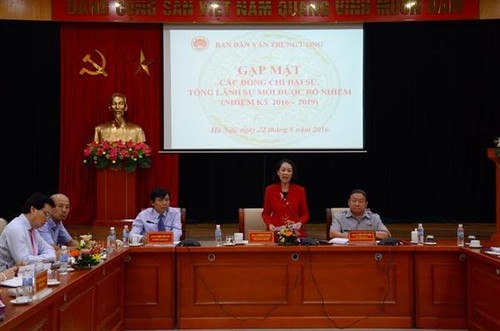 越共中央民运部为越南驻外大使和首席代表举行见面会 - ảnh 1