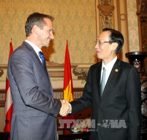 丹麦外交大臣延森访问越南南方各省 - ảnh 1