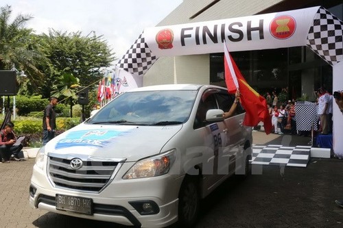 2016东盟—中国国际汽车拉力赛在印度尼西亚收车 - ảnh 1