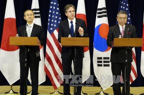 韩国、美国和日本三国就继续对朝鲜施压达成共识 - ảnh 1