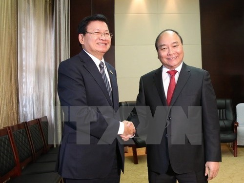 老挝总理通伦出席并共同主持越老政府间合作委员会第三十九次会议 - ảnh 1