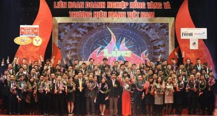 160家企业荣获“金龙“称号和获颁"越南驰名商标" - ảnh 1