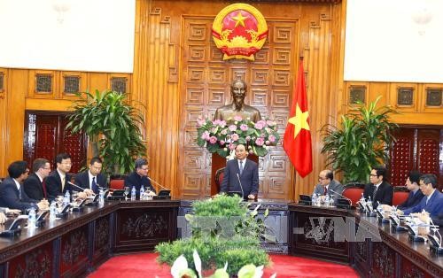越南政府总理阮春福呼吁中国香港企业投资基础设施建设 - ảnh 1