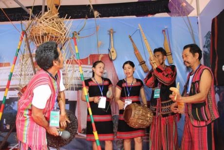 越南与老挝边境地区文化体育旅游交流活动开幕 - ảnh 1