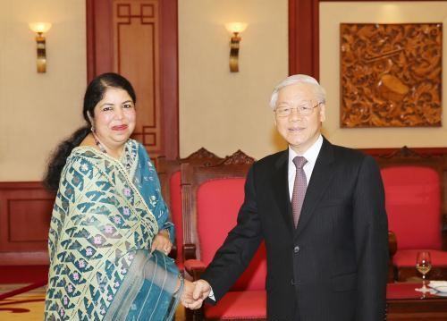 阮富仲会见孟加拉国国民议会议长希琳•沙尔敏•乔杜里 - ảnh 1