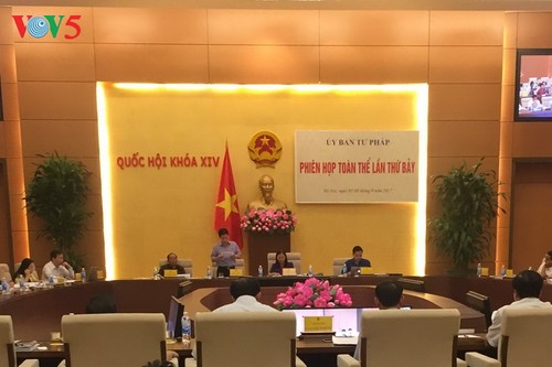 越南国会司法委员会第7次全体会议讨论反腐败问题 - ảnh 1