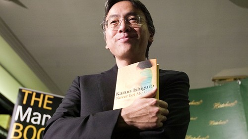 日裔英国籍作家石黑一雄荣获2017年诺贝尔文学奖 - ảnh 1