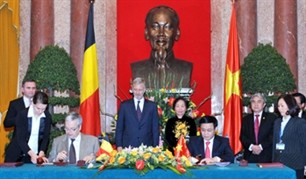 Vize-Staatspräsidentin Nguyen Thi Doan empfängt den belgischen Kronprinzen - ảnh 1