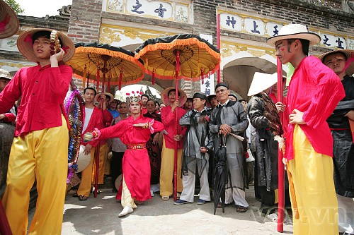 Das Giong-Fest im Dorf Phu Dong - ảnh 1