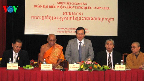 Vaterländische Front Vietnams empfängt buddhistische Delegation aus Kambodscha - ảnh 1