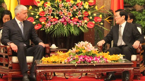 Staatspräsident Truong Tan Sang trifft den Verteidigungsminister der Ukraine  - ảnh 1