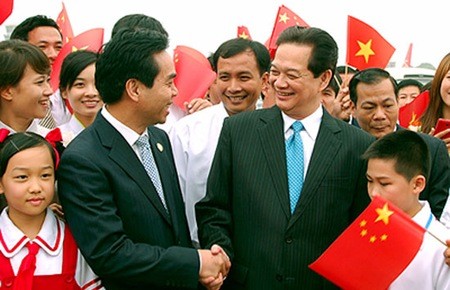 Premierminister Nguyen Tan Dung nimmt an ASEAN-China-Messe in China teil - ảnh 1