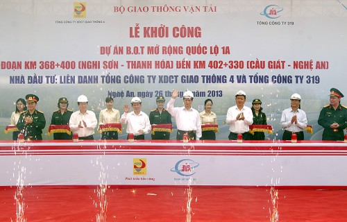 Premierminister Nguyen Tan Dung beim Ausbau der Nationalstraße 1A - ảnh 1