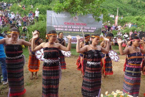Tung tung da da - Der traditionelle Tanz der ethnischen Minderheit Co Tu - ảnh 1