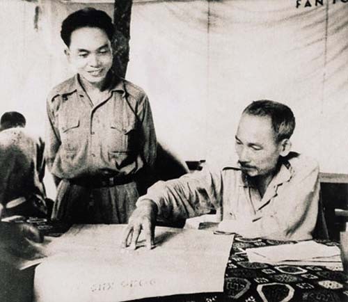 Das Leben des Generals Vo Nguyen Giap durch Fotos - ảnh 10