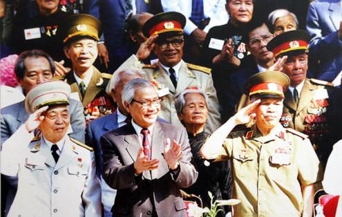 Das Leben des Generals Vo Nguyen Giap durch Fotos - ảnh 38
