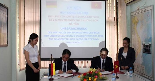 Deutsche Batschka Stiftung hilft beim Schulbau in Ha Tinh und Quang Nam - ảnh 1