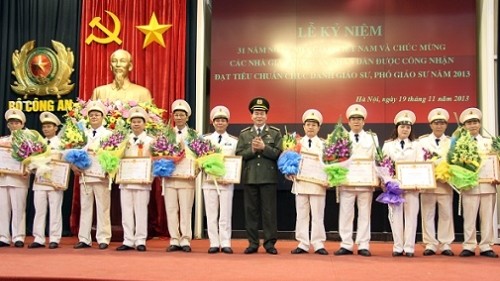 Feier zum Tag der vietnamesischen Lehrer  - ảnh 1