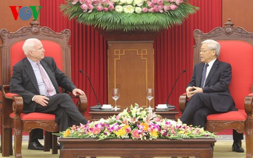 KPV-Generalsekretär Nguyen Phu Trong empfängt die Delegation des US-Senats - ảnh 1