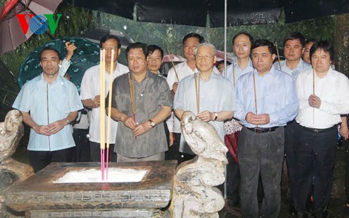 KPV-Generalsekretär Nguyen Phu Trong besucht nationale Gedenkstätte Tan Trao - ảnh 1