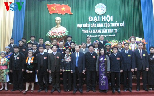 Vizepremierminister Vu Van Ninh nimmt an der Konferenz ethnischer Minderheiten in Ha Giang teil - ảnh 1