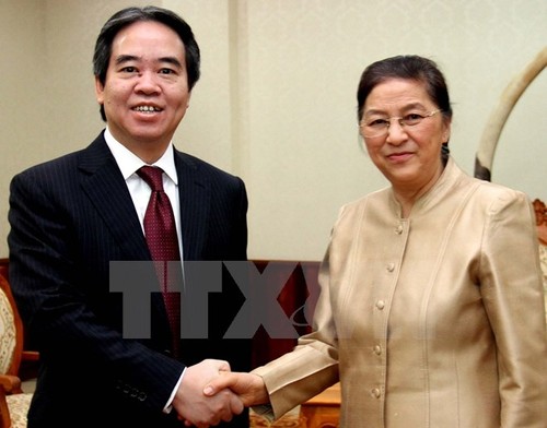 Hochrangige Delegation der vietnamesischen Staatsbank besucht Laos - ảnh 1