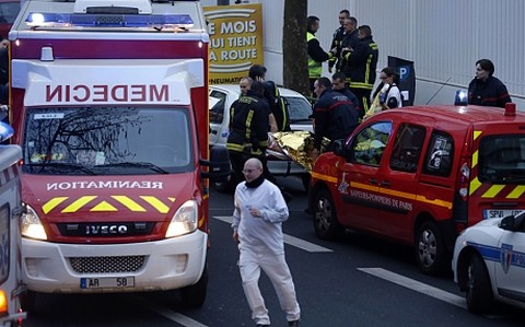 Frankreichs Polizei identifiziert Täter des Mordanschlags in Paris - ảnh 1