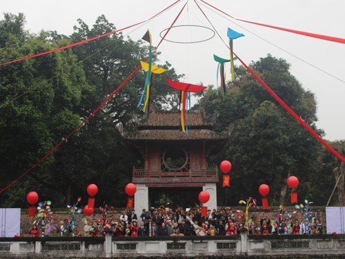 Tag der vietnamesischen Gedichte 2015 – Brücke zur internationalen Werbung für die Gedichte Vietnams - ảnh 1