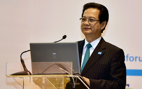 Premierminister Nguyen Tan Dung nimmt am Forum für Meereswirtschaft in Lissabon teil - ảnh 1