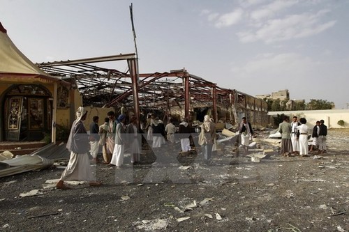 Arabische Koalition fliegt Luftangriff auf Jemen trotz Waffenruhe - ảnh 1