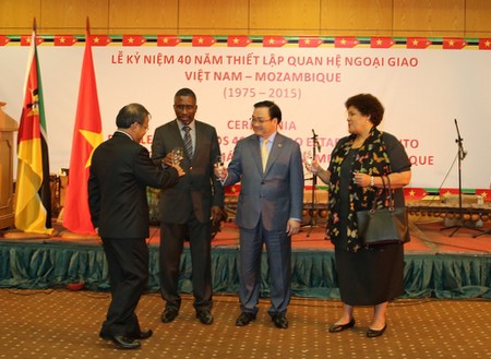 Feier zum 40. Jahrestag diplomatischer Beziehungen Vietnams und Mosambik - ảnh 1