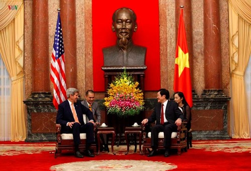Staatspräsident Truong Tan Sang empfängt US-Außenminister John Kerry - ảnh 1