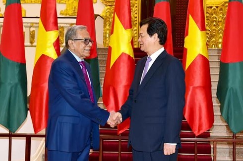 Premierminister Nguyen Tan Dung trifft Bangladeschs Präsident Abdul Hamid - ảnh 1