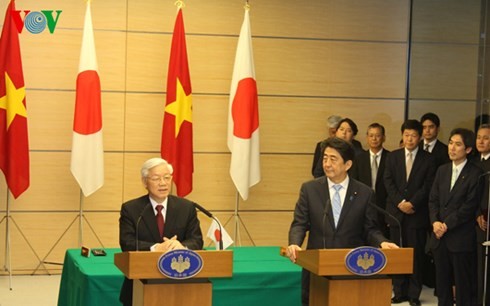 KPV-Generalsekretär und Japans Premierminister sprechen über Vietnam-Japan-Beziehungen - ảnh 3
