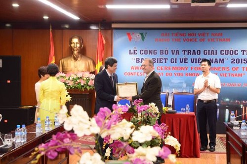 VOV überreicht Preise des Wettbewerbs „Was wissen Sie über Vietnam?“ - ảnh 1