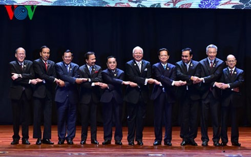 Premierminister Nguyen Tan Dung nimmt an ASEAN-Gipfel teil - ảnh 1
