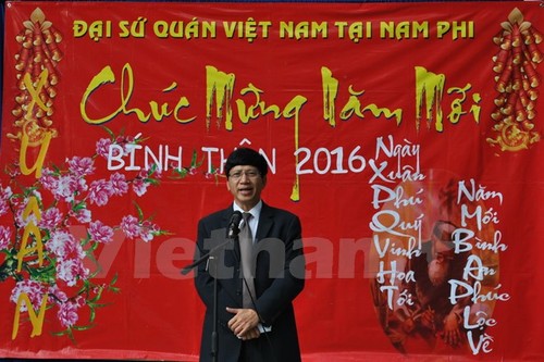 Vietnamesen im Ausland feiern das Tetfest 2016 - ảnh 1