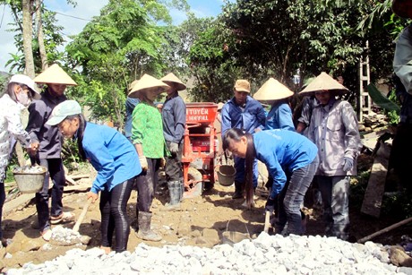Freiwillige Jugendliche in blauen Hemden in Quang Ninh - ảnh 1
