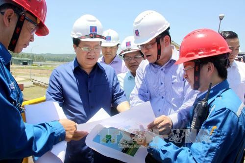 Vizepremierminister Trinh Dinh Dung besucht Quang Ngai - ảnh 1
