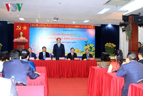 Staatspräsident Tran Dai Quang trifft Auslandsvietnamesen - ảnh 1